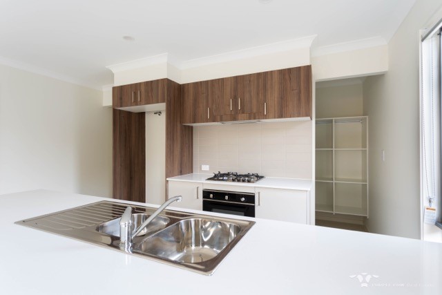 Rental: Spring Mountain, QLD, 4300 photo-1