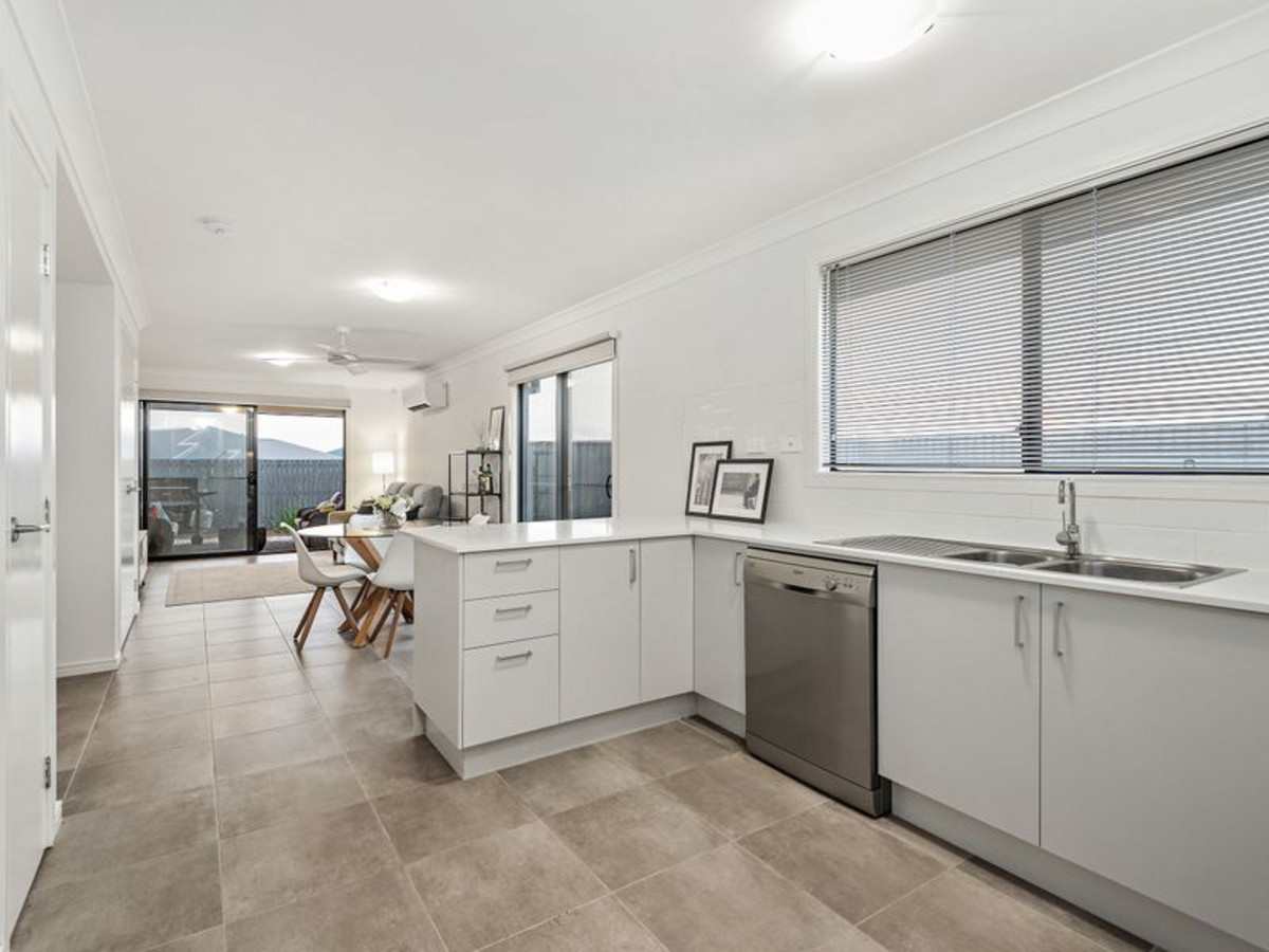 Property: 30 Logging Crescent, Spring Mountain, QLD, 4300 photo-6
