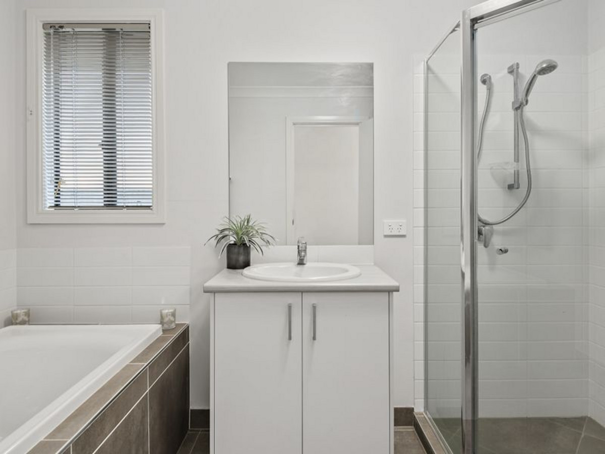 Property: 30 Logging Crescent, Spring Mountain, QLD, 4300 photo-7