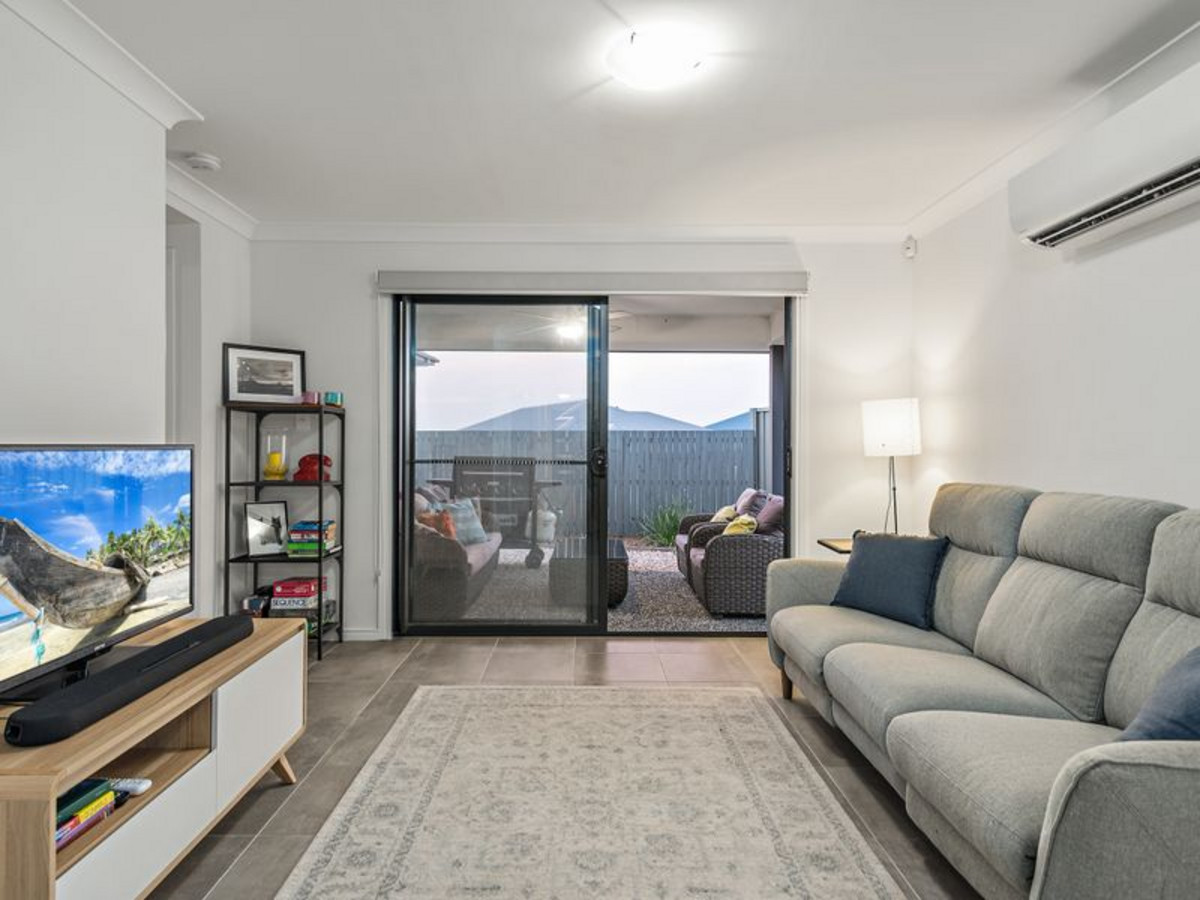 Property: 30 Logging Crescent, Spring Mountain, QLD, 4300 photo-9