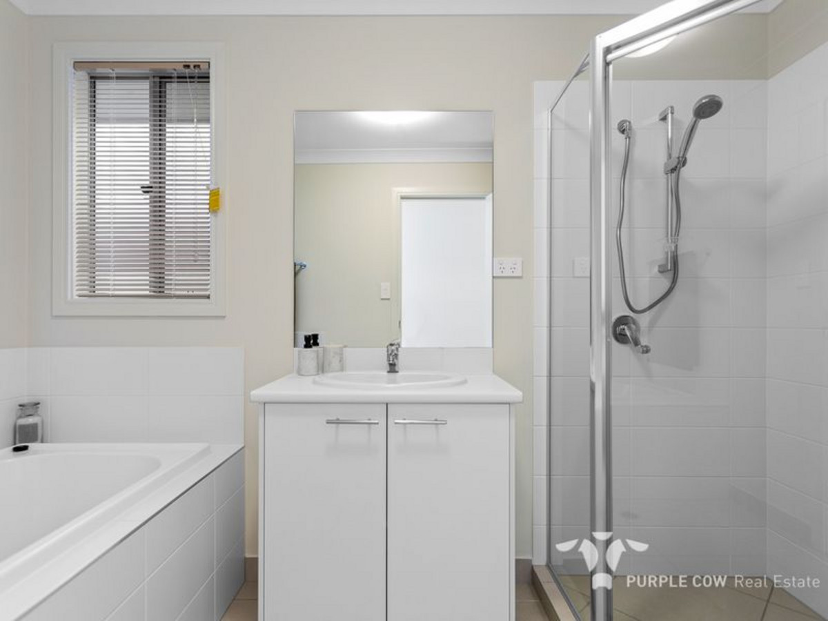 Rental: Spring Mountain, QLD, 4300 photo-13