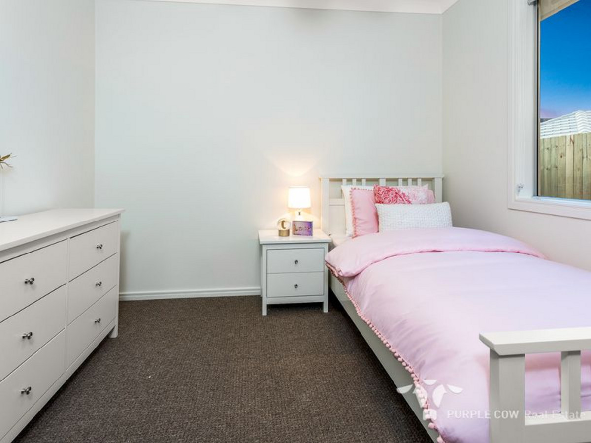 Rental: Spring Mountain, QLD, 4300 photo-16