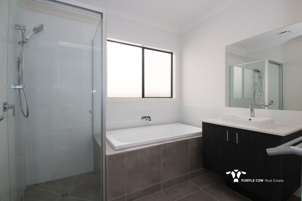 Rental: Spring Mountain, QLD, 4300 photo-8