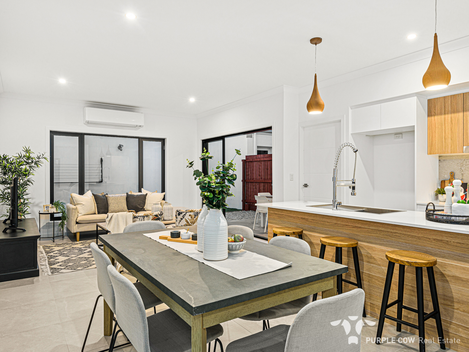 Property: 450 Grande Avenue, Spring Mountain, QLD, 4300 photo-2