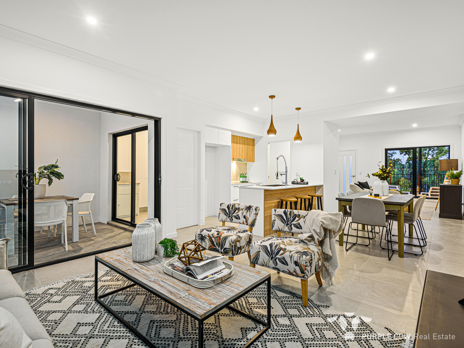 Property: 450 Grande Avenue, Spring Mountain, QLD, 4300 photo-3