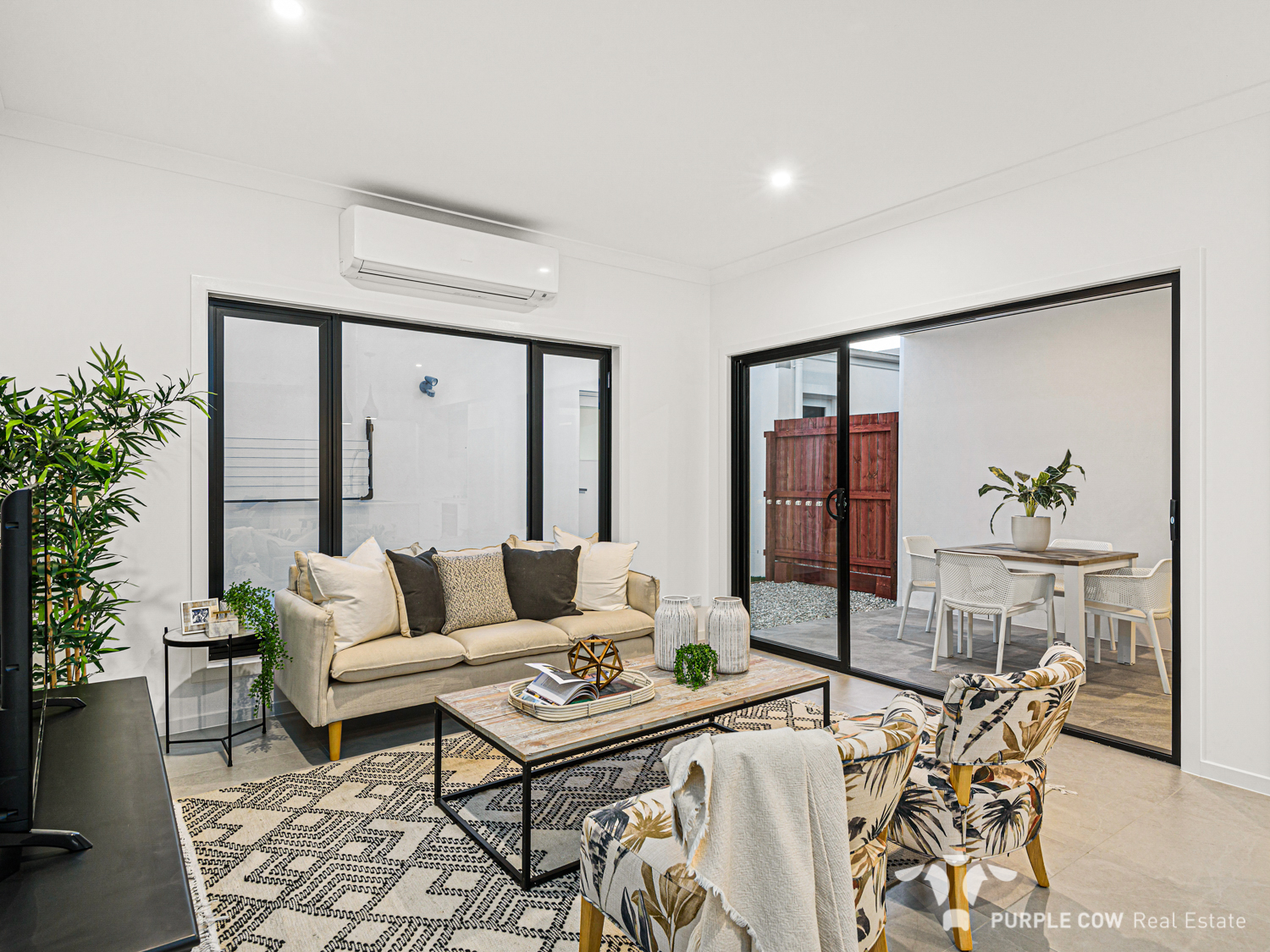 Property: 450 Grande Avenue, Spring Mountain, QLD, 4300 photo-4