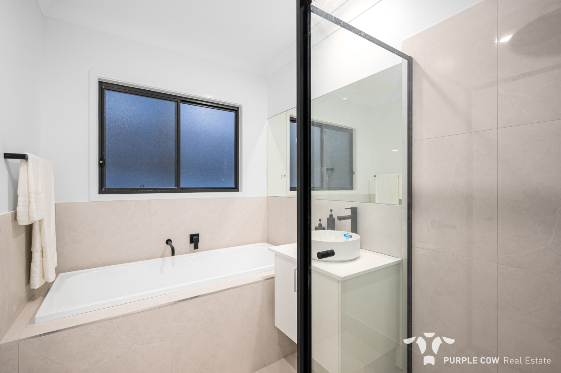 Property: 14 Helix Close, Spring Mountain, QLD, 4300 photo-10