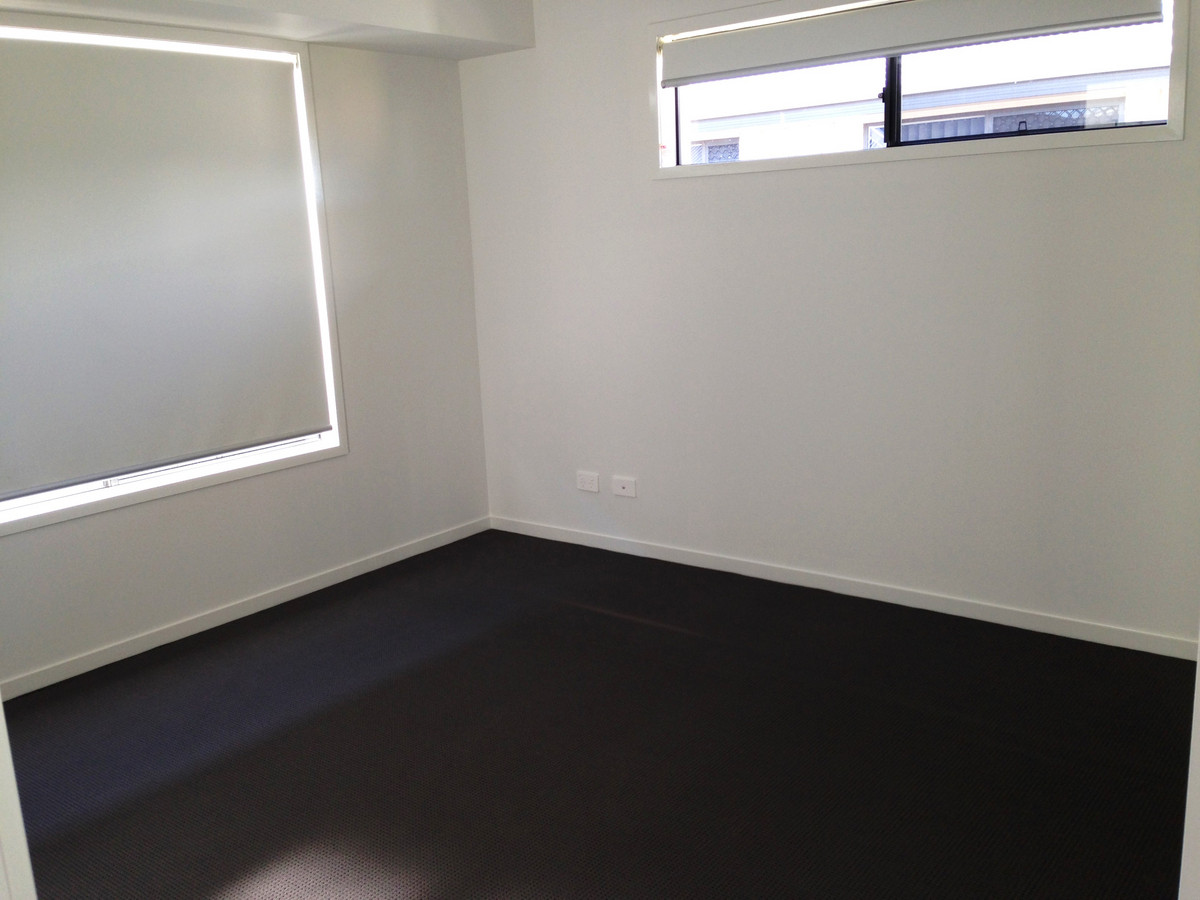 Rental: South Ripley, QLD, 4306 photo-5