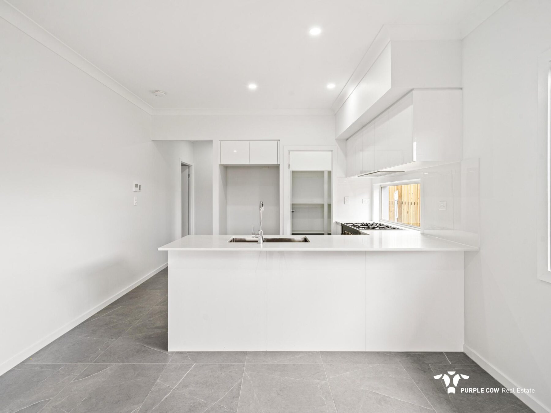 Rental: White Rock, QLD, 4306 photo-4