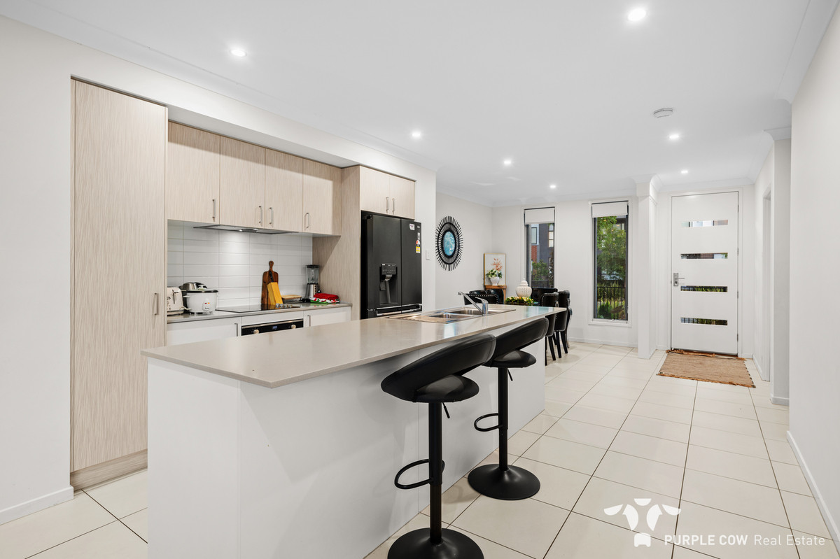 Rental: Spring Mountain, QLD, 4300 photo-4