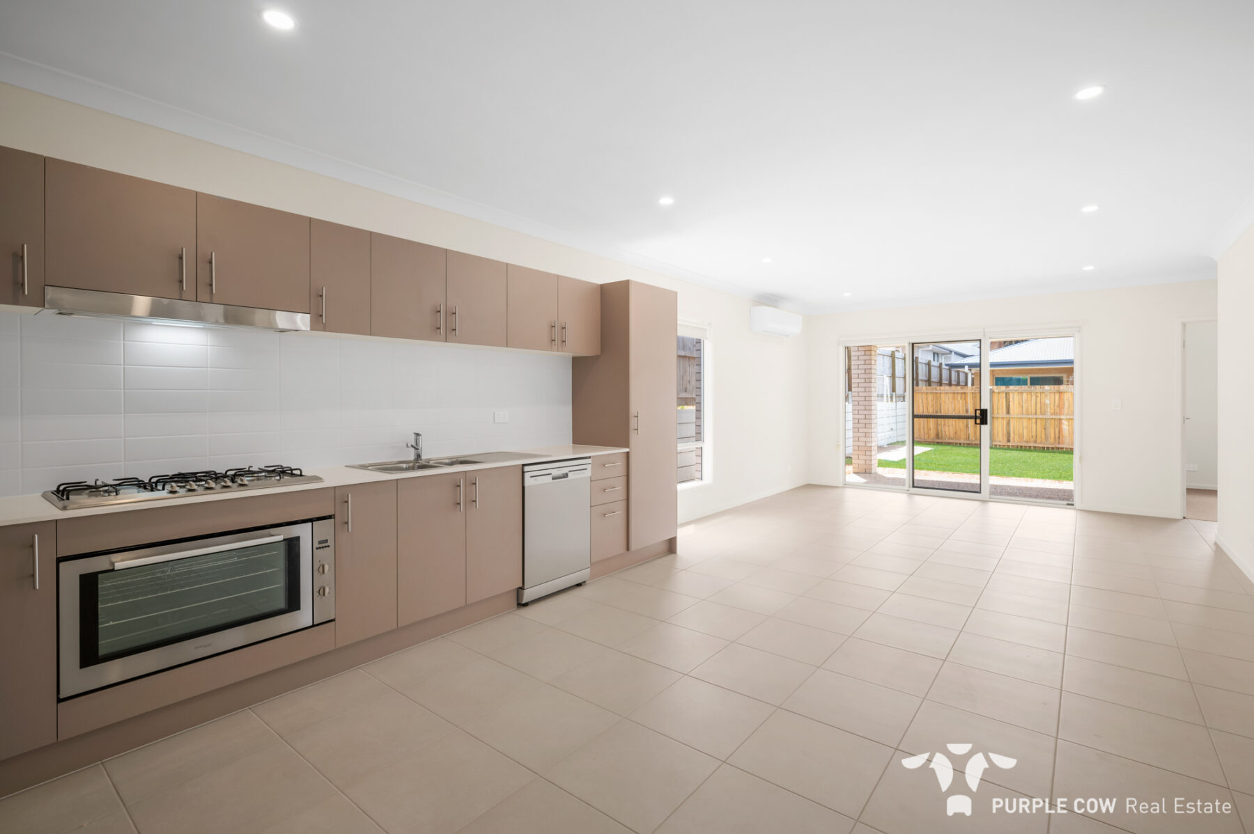 Rental: Spring Mountain, QLD, 4300 photo-3