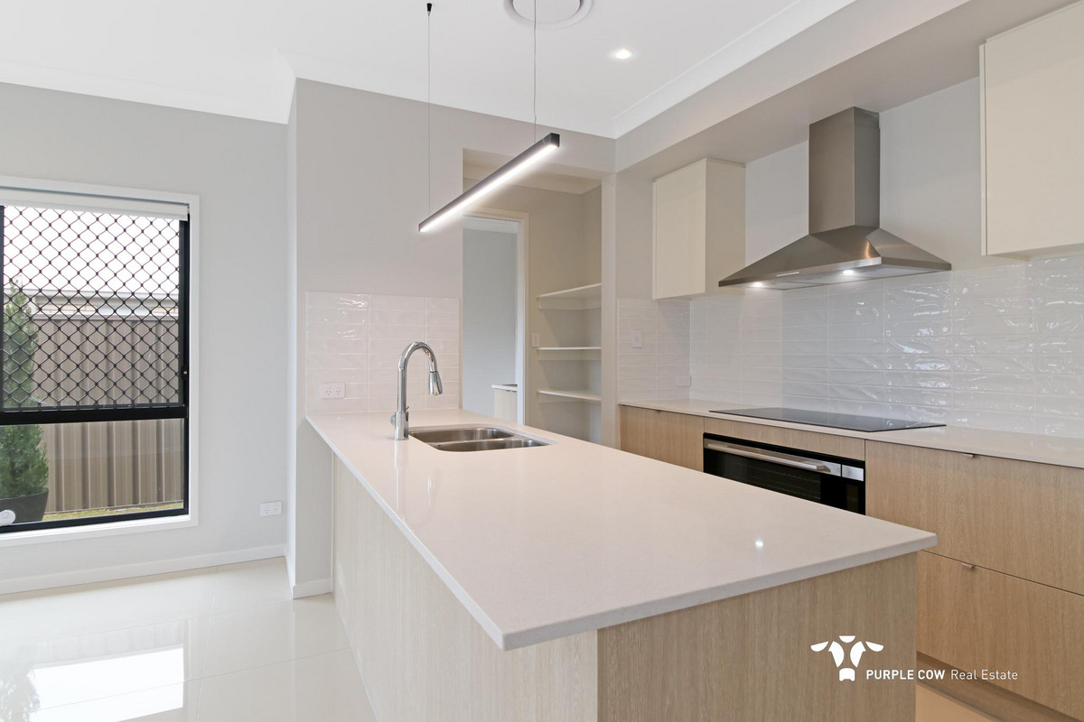 Rental: White Rock, QLD, 4306 photo-3