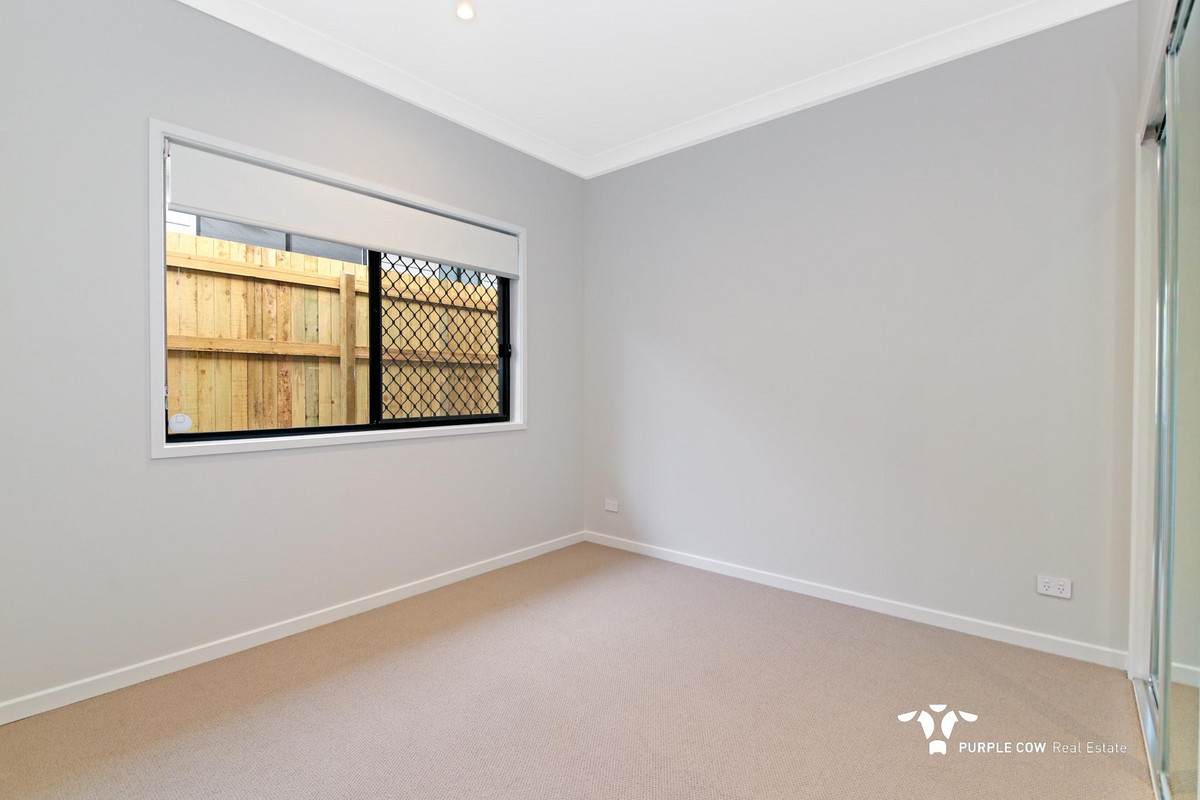 Rental: White Rock, QLD, 4306 photo-5