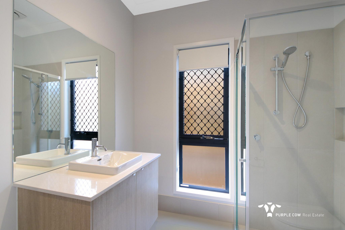 Rental: White Rock, QLD, 4306 photo-8