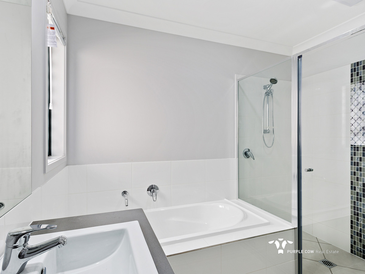 Rental: Redbank Plains, QLD, 4301 photo-4