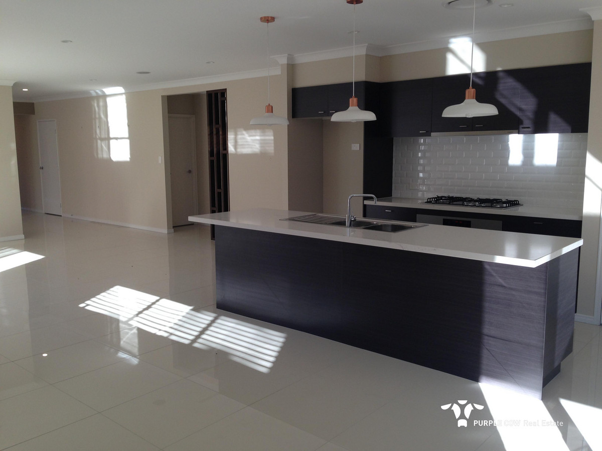 Rental: Deebing Heights, QLD, 4306 photo-3