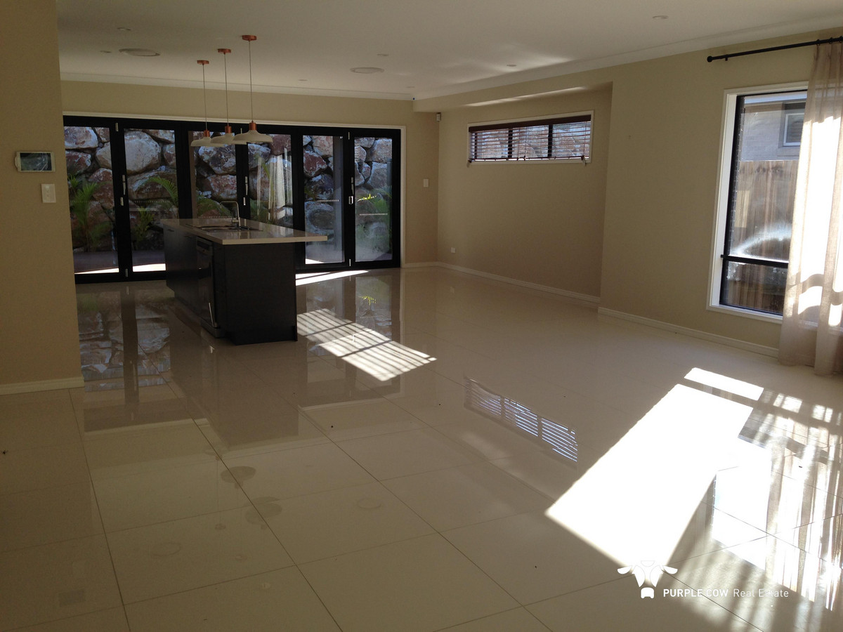 Rental: Deebing Heights, QLD, 4306 photo-4