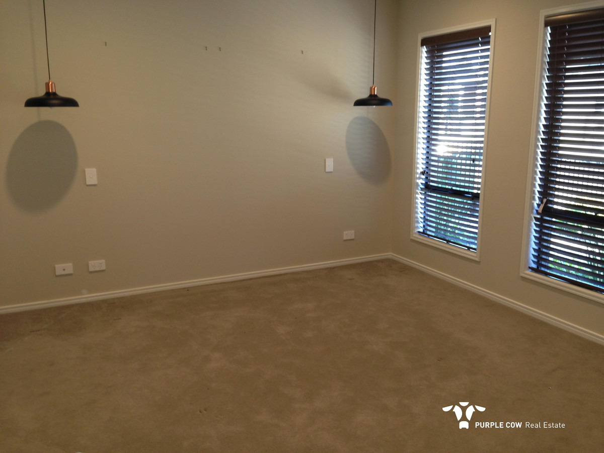 Rental: Deebing Heights, QLD, 4306 photo-6