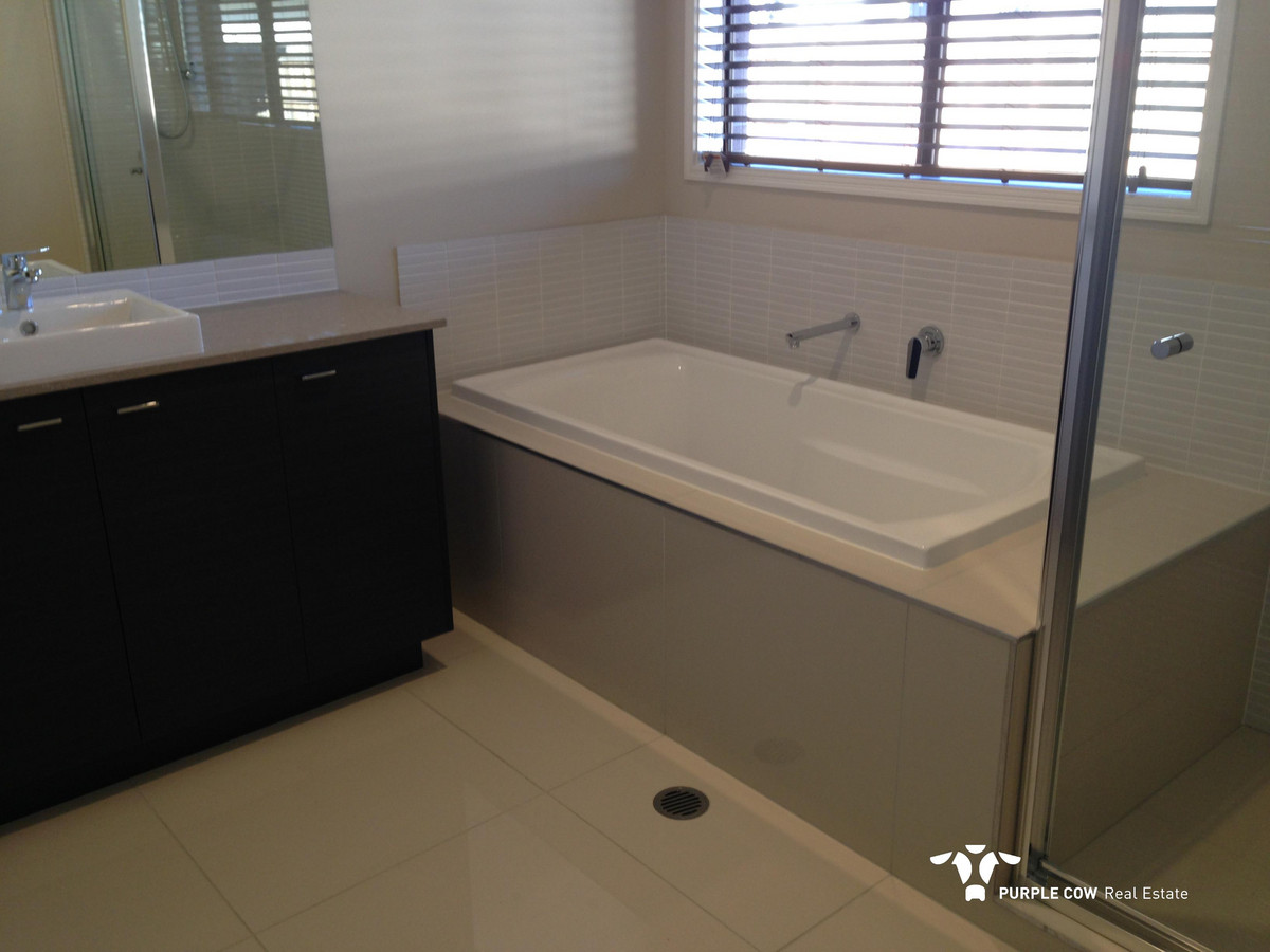 Rental: Deebing Heights, QLD, 4306 photo-9