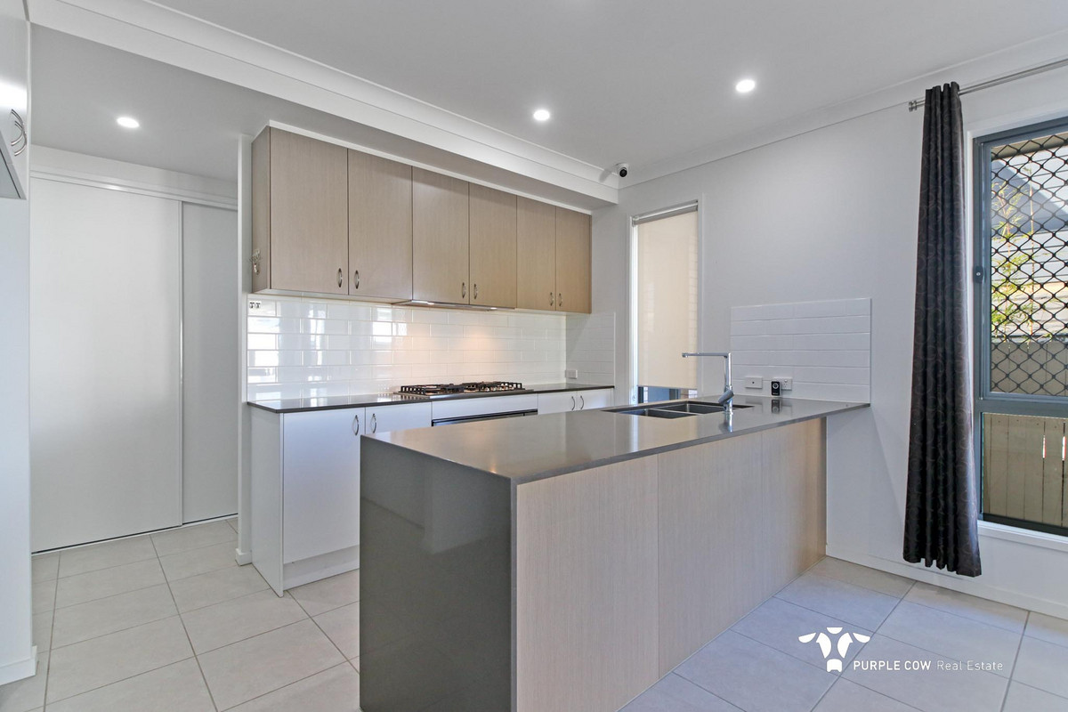 Rental: Spring Mountain, QLD, 4300 photo-2