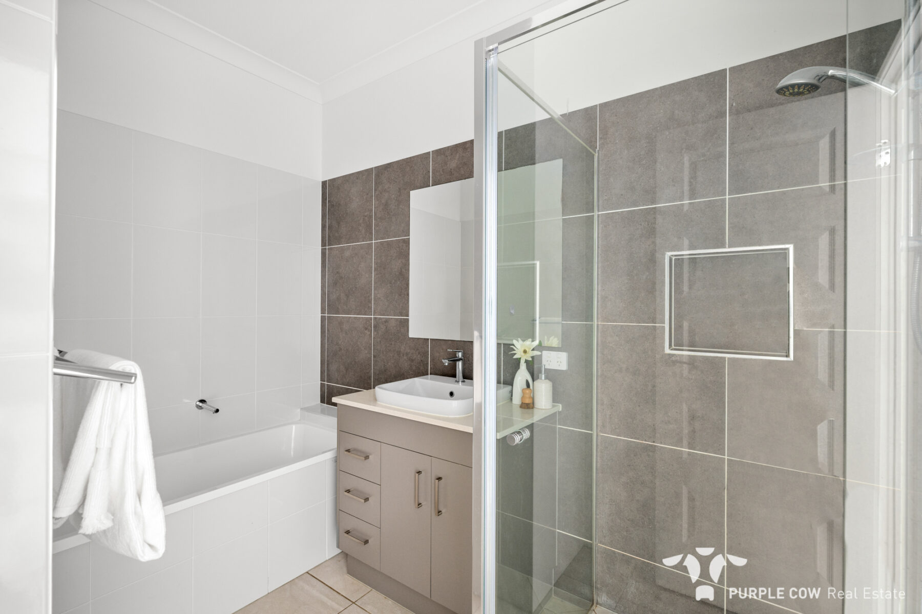 Property: 28 Abington Street, Spring Mountain, QLD, 4300 photo-11