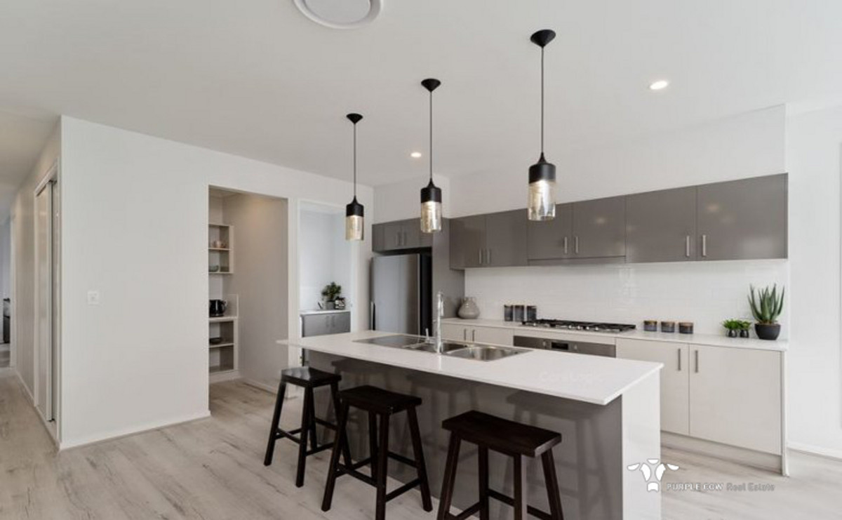 Rental: Spring Mountain, QLD, 4300 photo-3