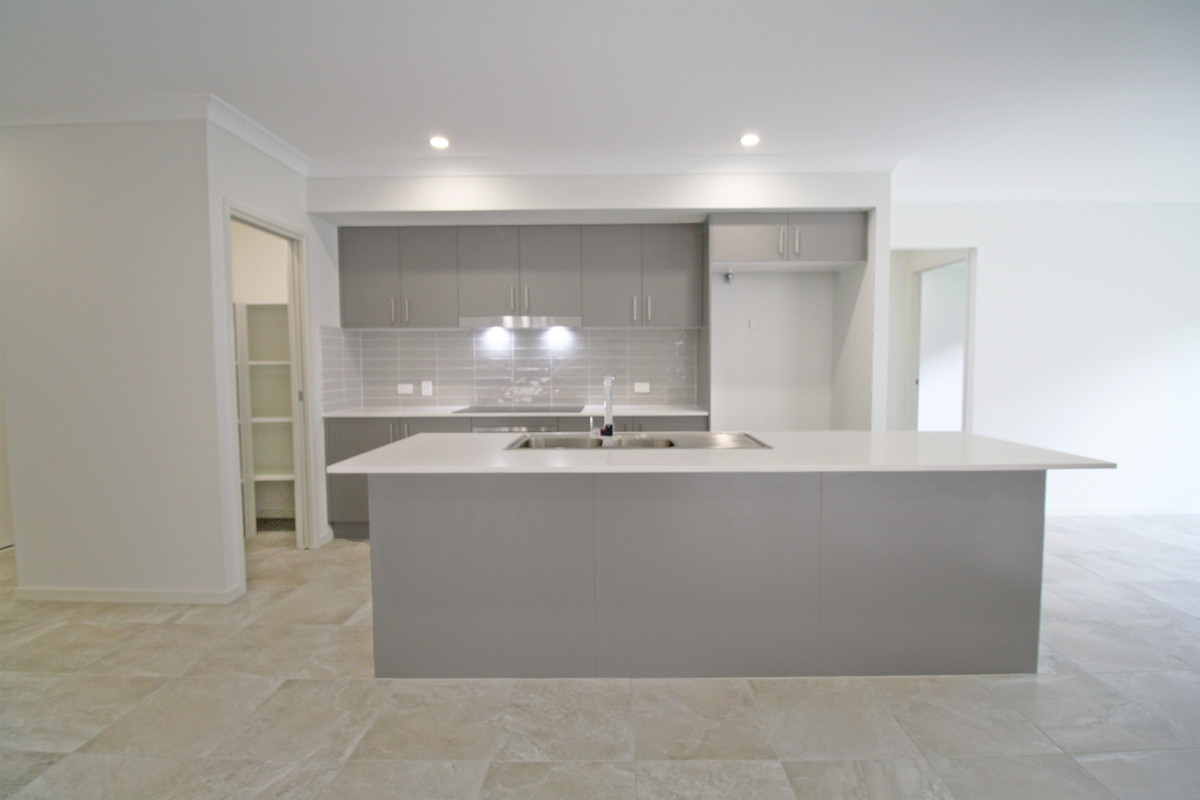 Rental: Spring Mountain, QLD, 4300 photo-1