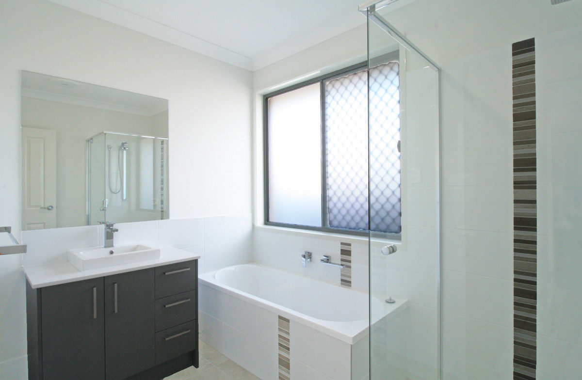 Rental: Spring Mountain, QLD, 4300 photo-5