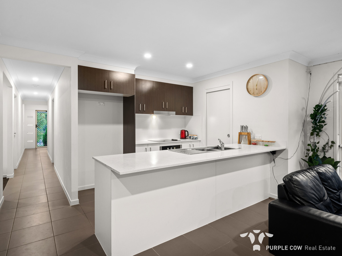 Rental: 14 Stradbroke Crescent, Springfield Lakes, QLD, 4300 photo-3