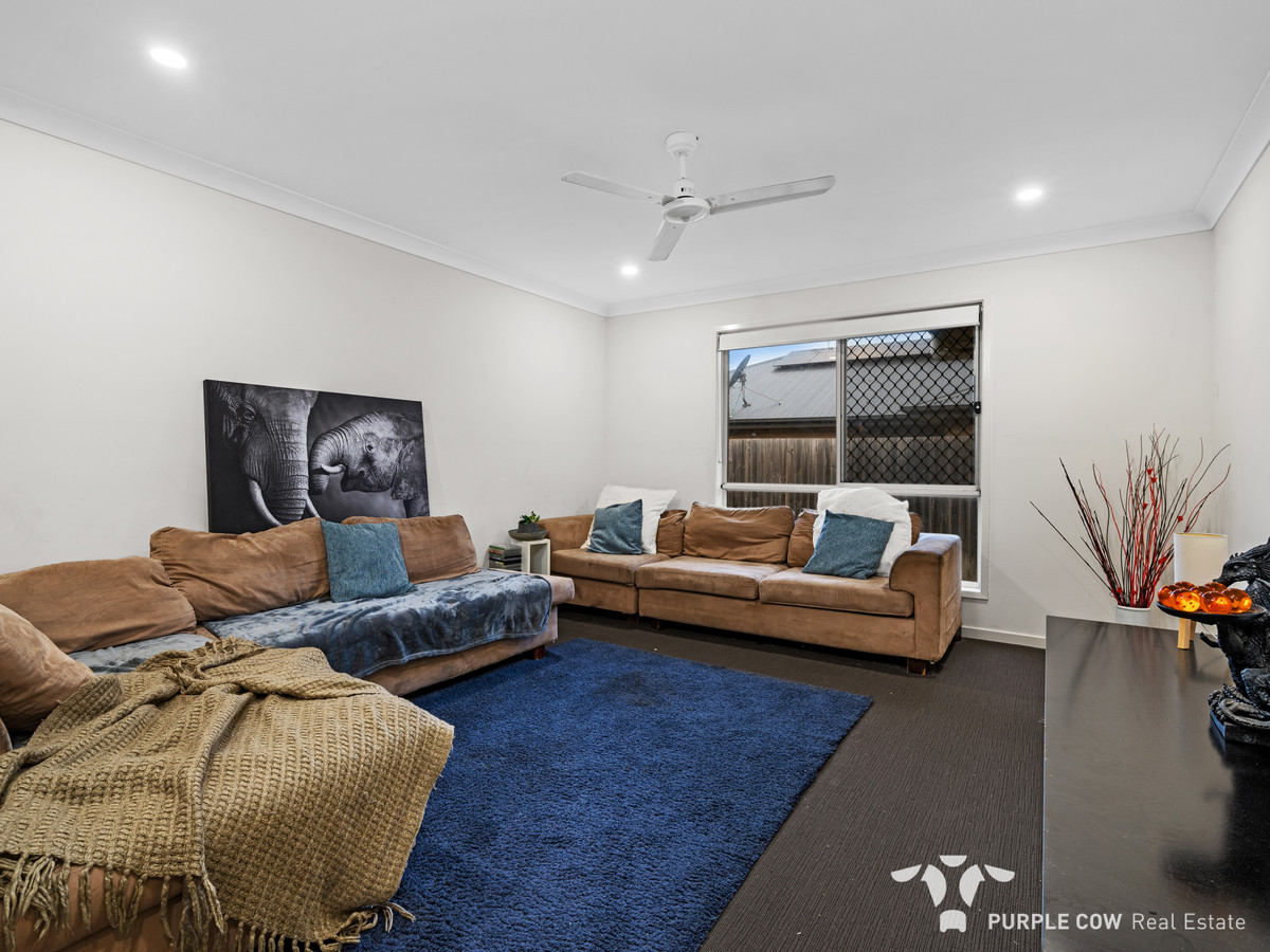 Rental: 14 Stradbroke Crescent, Springfield Lakes, QLD, 4300 photo-4