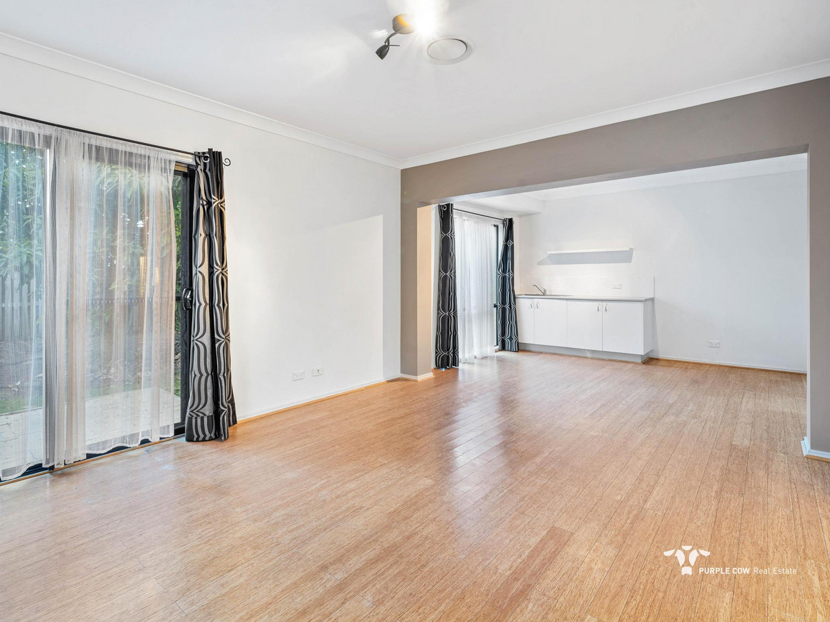 Rental: Augustine Heights, QLD, 4300 photo-4