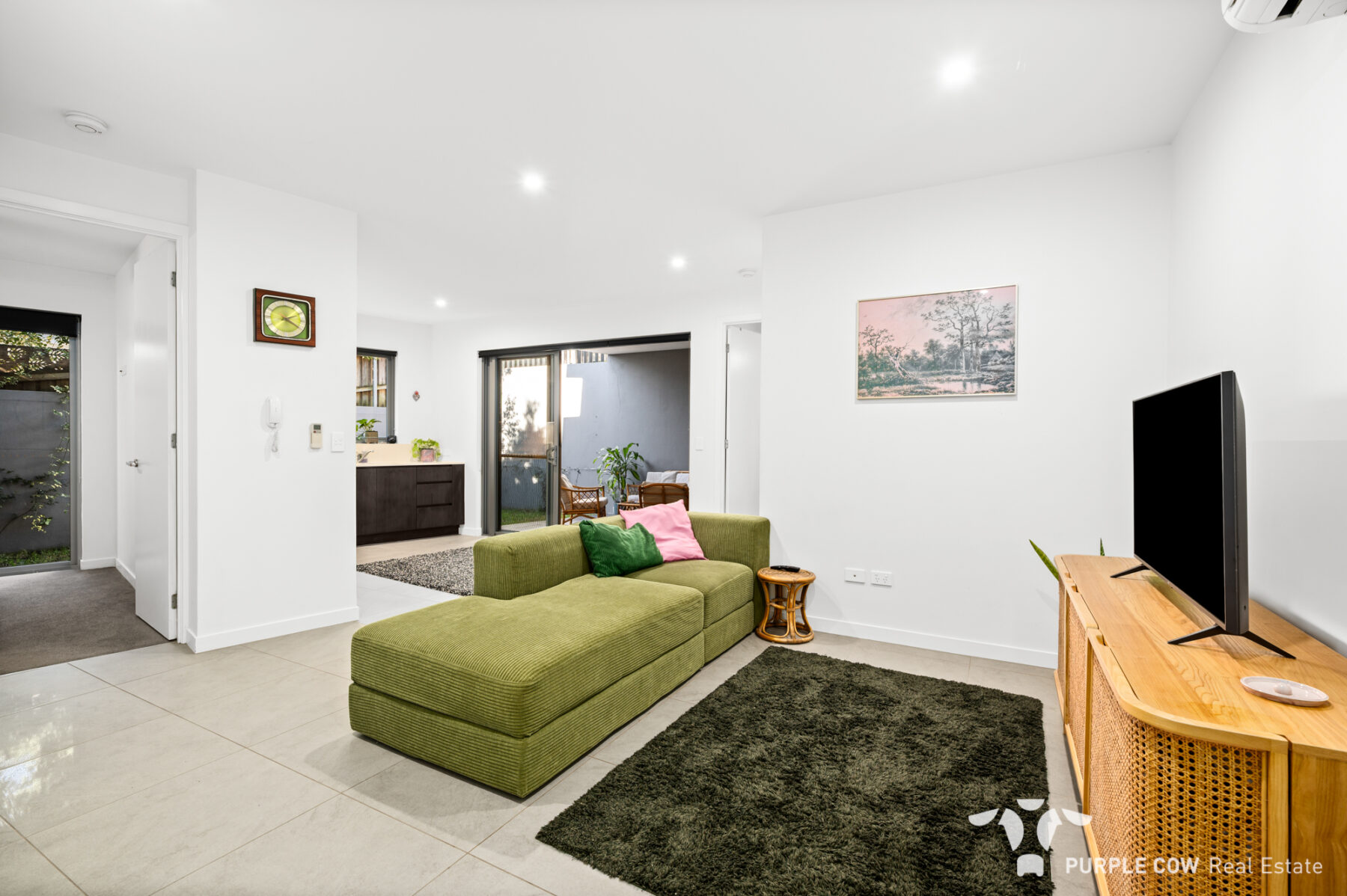 Rental: Holland Park, QLD, 4121 photo-3