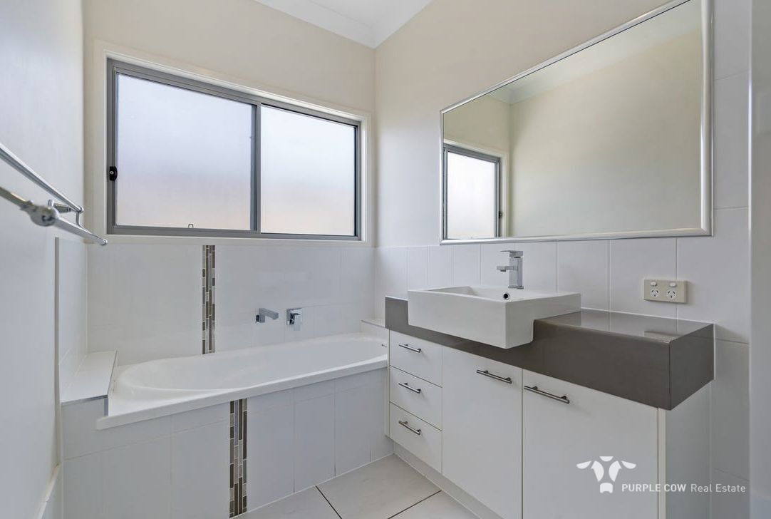 Rental: Springfield Lakes, QLD, 4300 photo-11