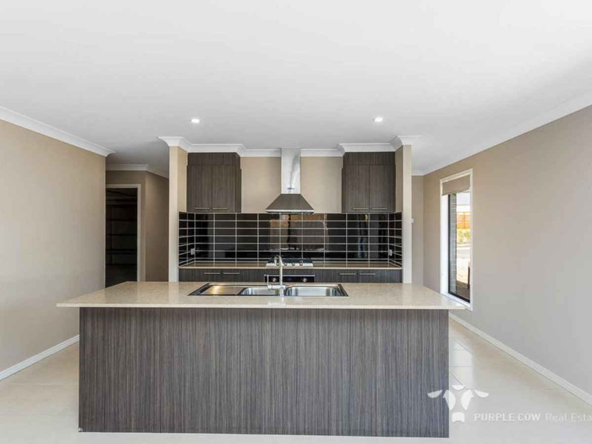 Rental: Spring Mountain, QLD, 4300 photo-1