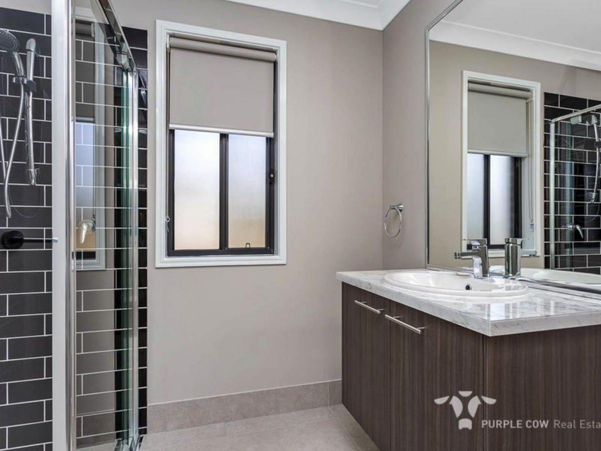 Rental: Spring Mountain, QLD, 4300 photo-5
