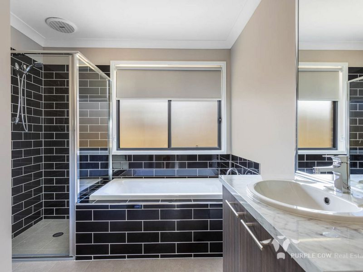 Rental: Spring Mountain, QLD, 4300 photo-7