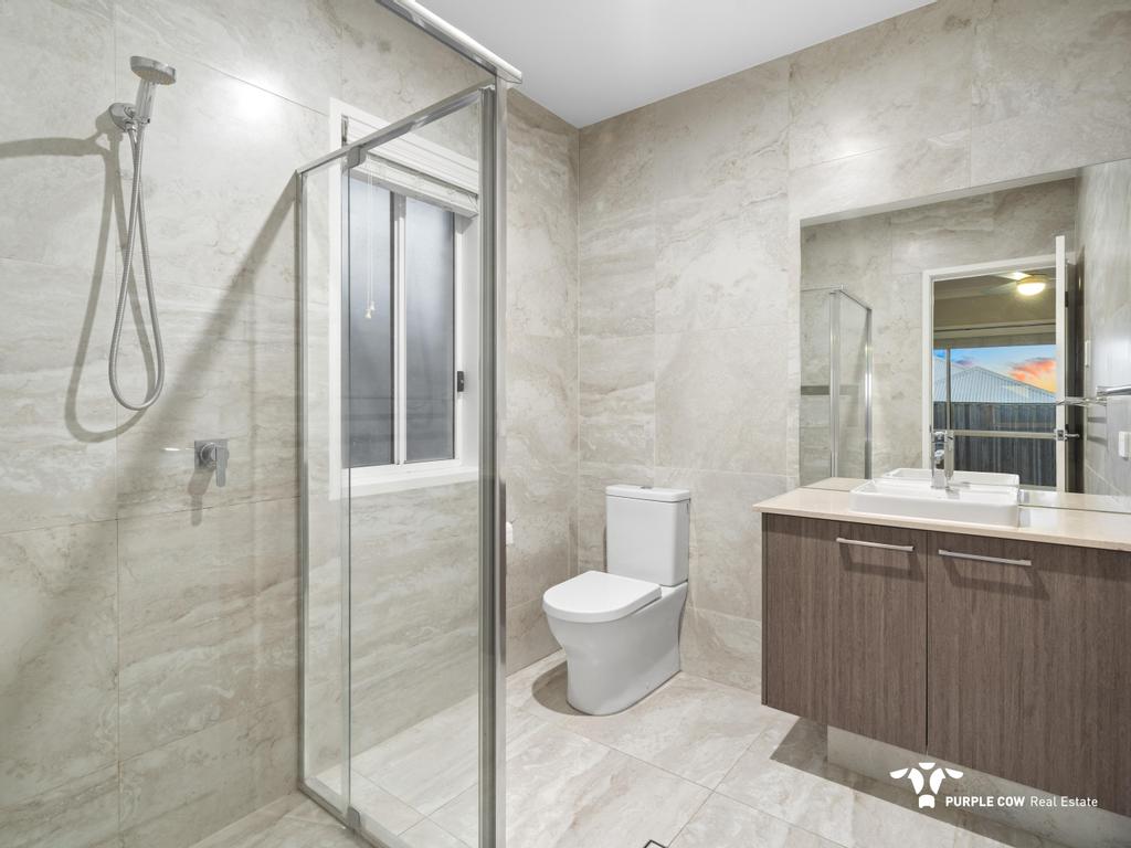 Rental: Redbank Plains, QLD, 4301 photo-6