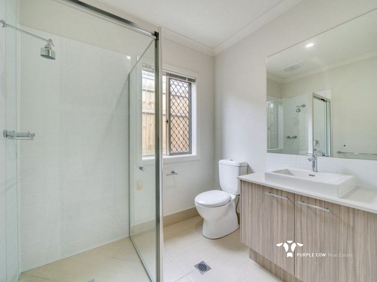 Rental: 53 Dubai Circuit, Spring Mountain, QLD, 4300 photo-4