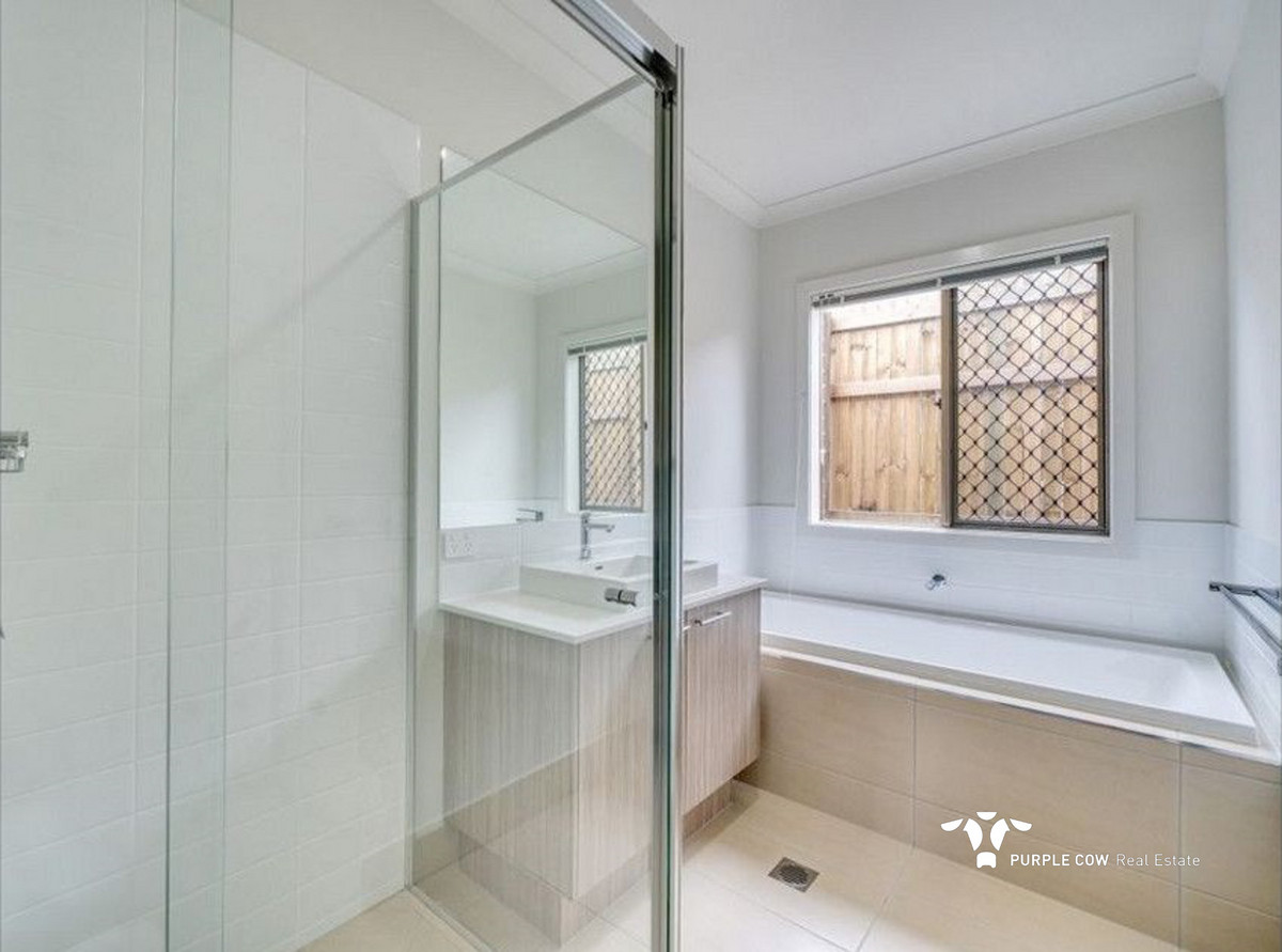 Rental: 53 Dubai Circuit, Spring Mountain, QLD, 4300 photo-6