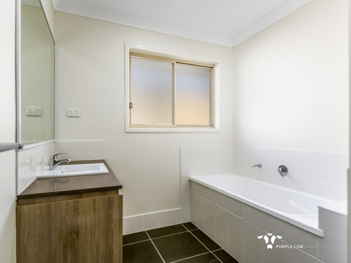 Rental: Pimpama, QLD, 4209 photo-4