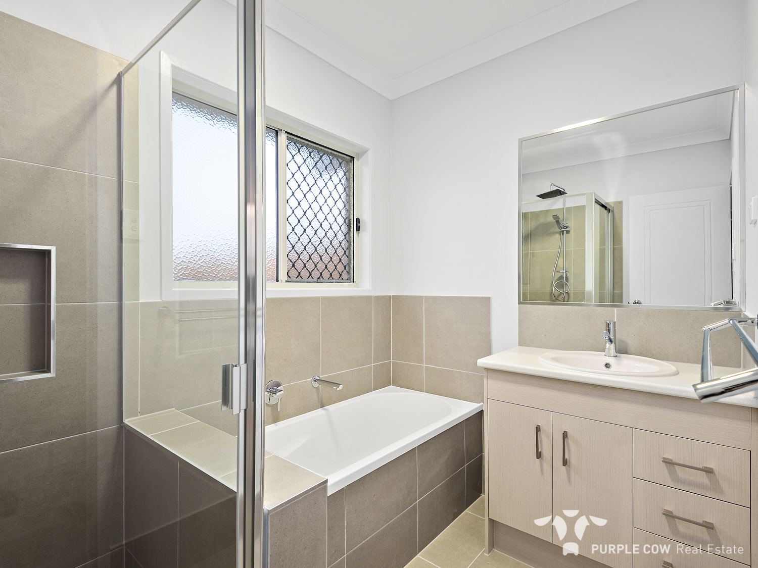 Property: 5 Stellar Street, Spring Mountain, QLD, 4300 photo-4