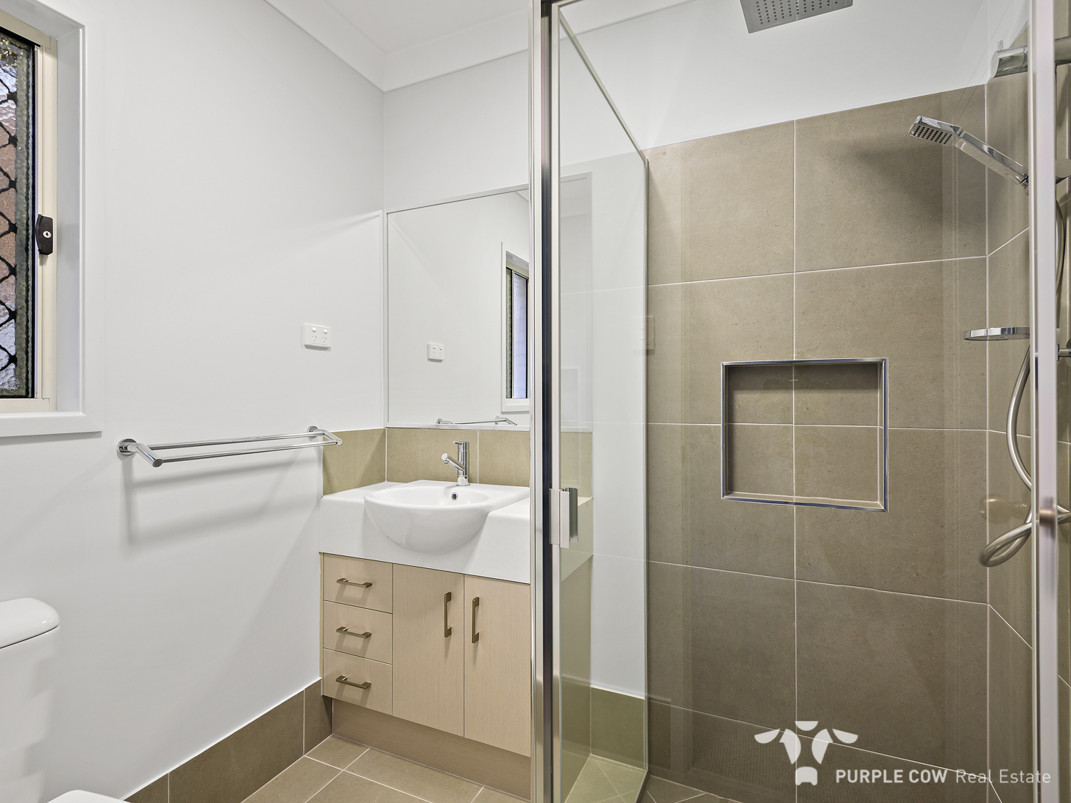 Property: 5 Stellar Street, Spring Mountain, QLD, 4300 photo-5