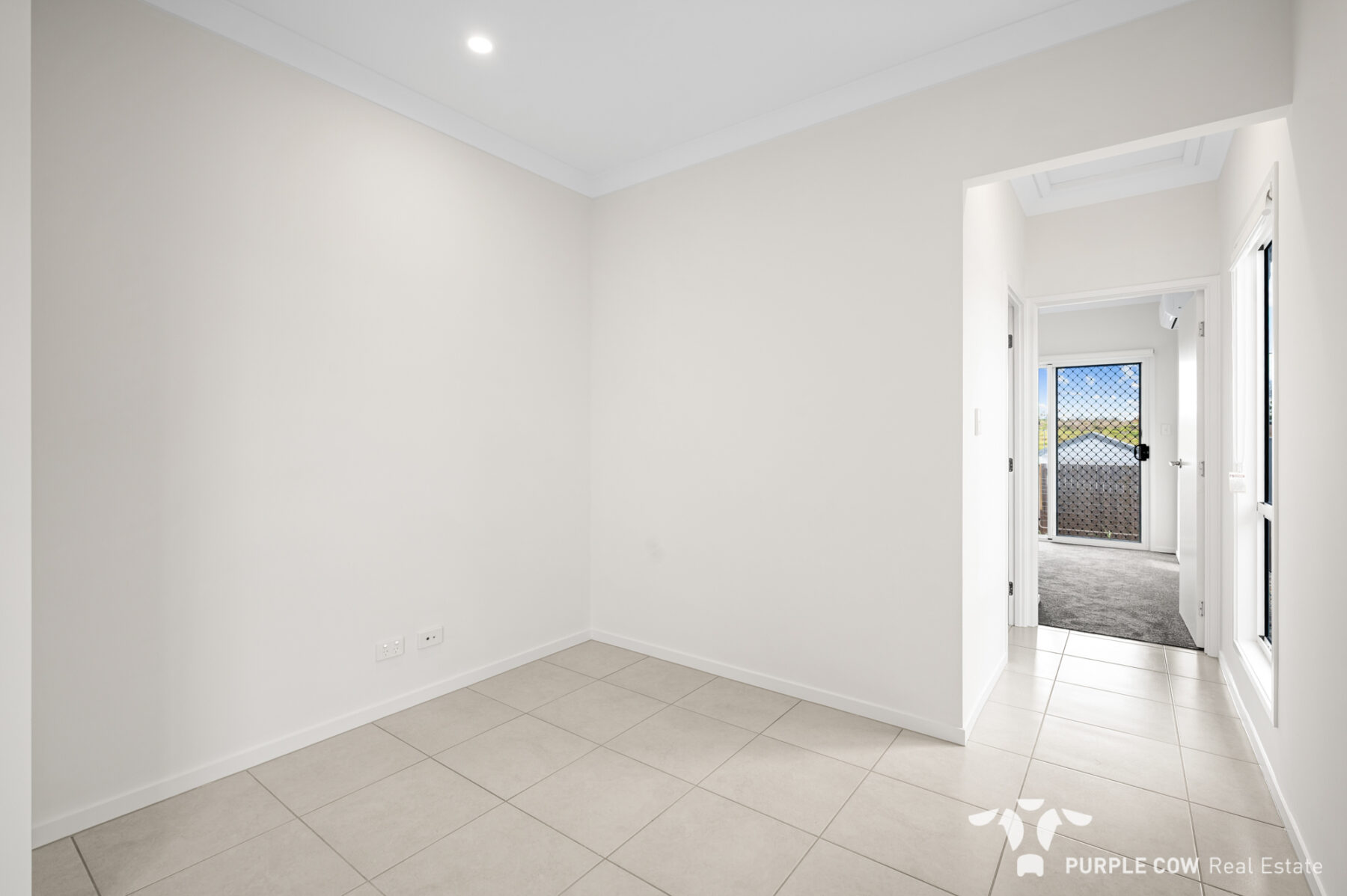 Rental: Redbank Plains, QLD, 4301 photo-4