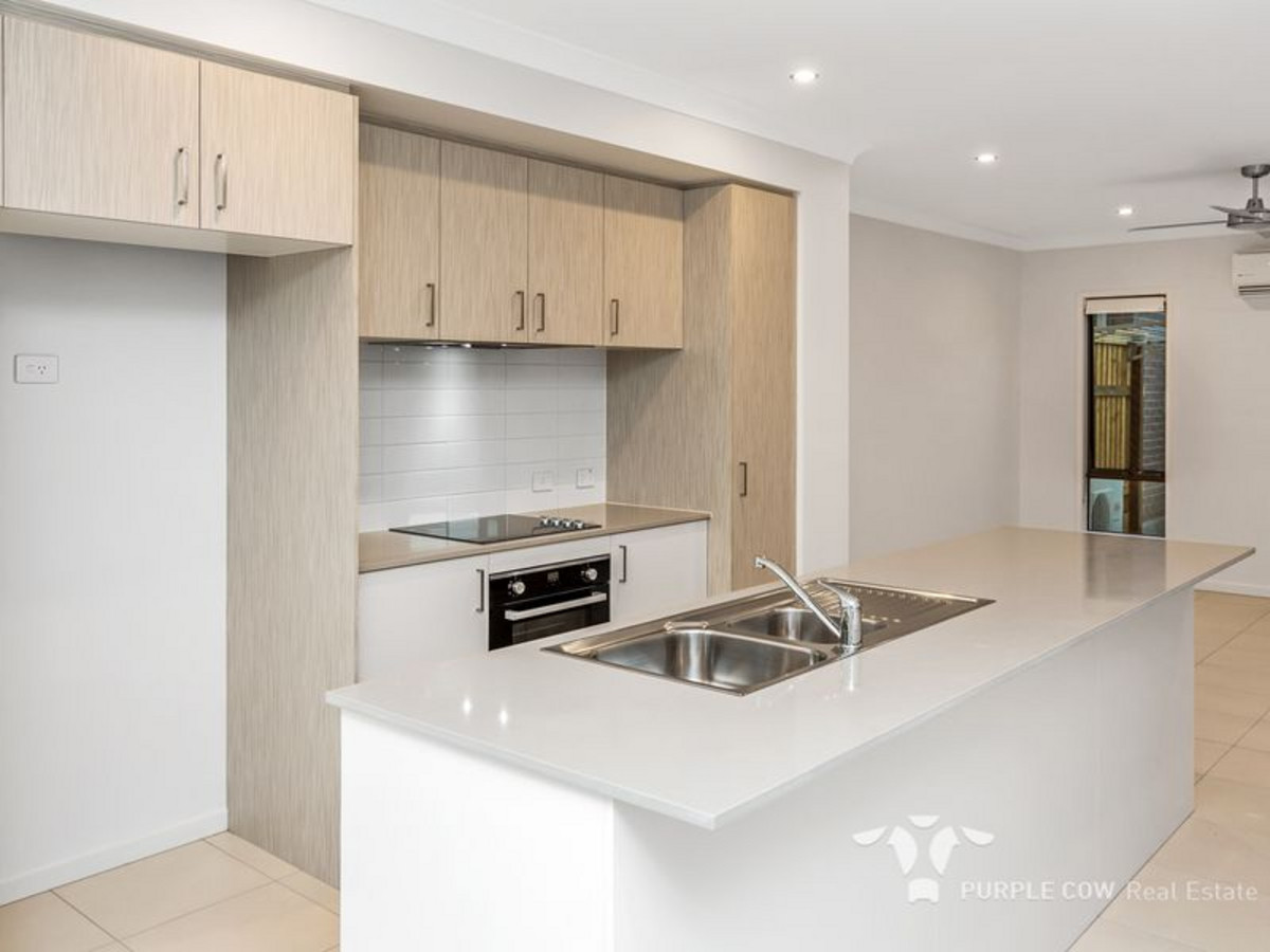 Rental: Spring Mountain, QLD, 4300 photo-4