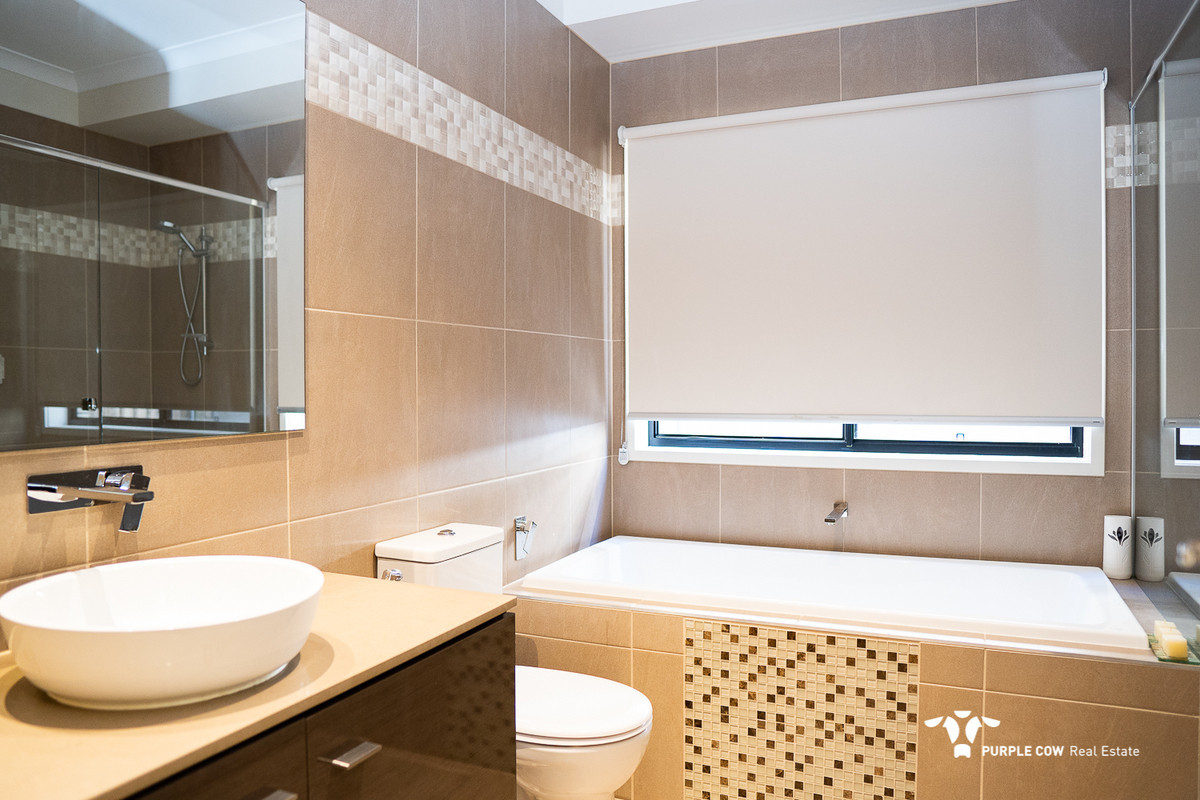 Rental: Spring Mountain, QLD, 4300 photo-9