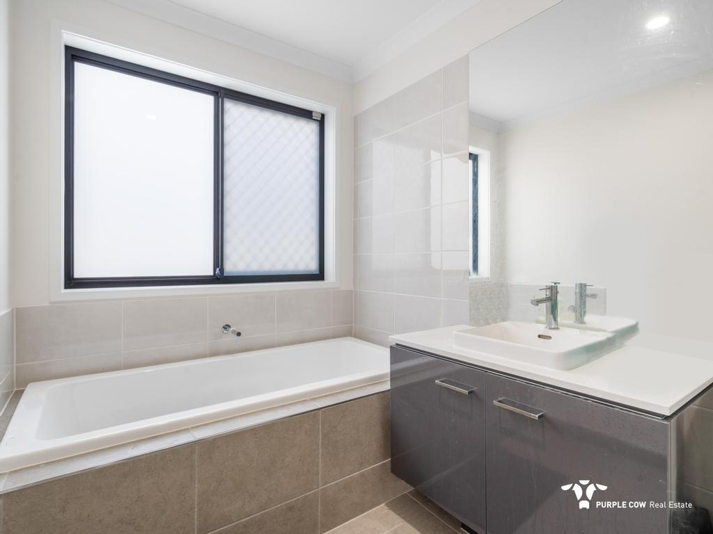 Rental: Spring Mountain, QLD, 4300 photo-7