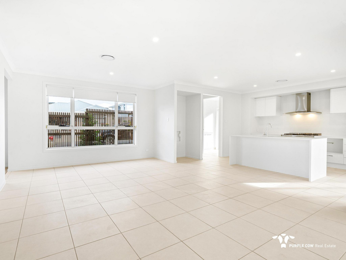 Rental: Greenbank, QLD, 4124 photo-4