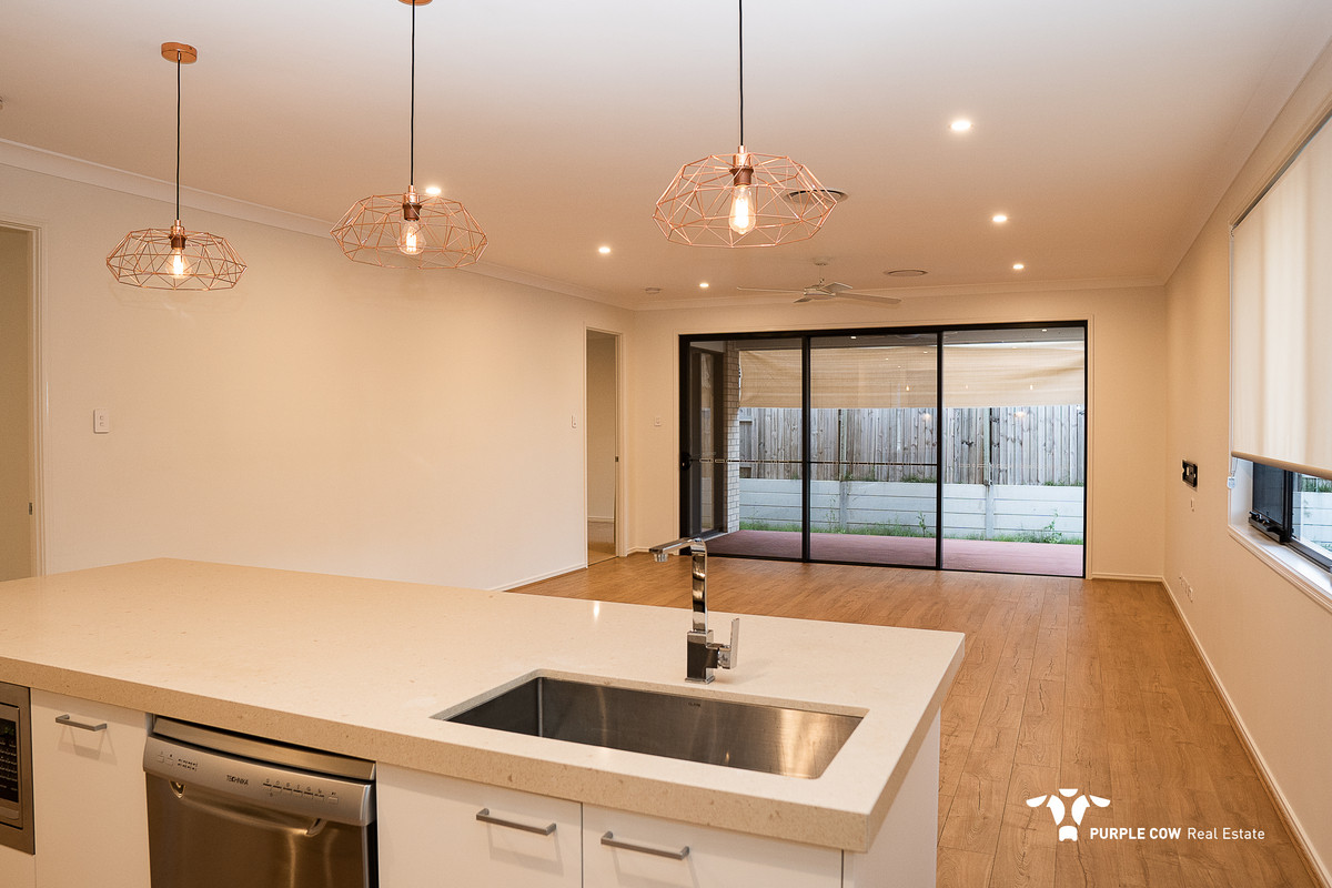 Rental: Spring Mountain, QLD, 4300 photo-1