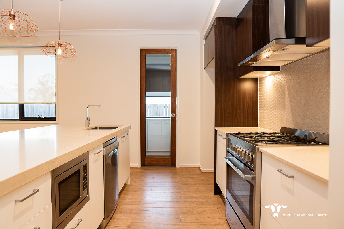 Rental: Spring Mountain, QLD, 4300 photo-5