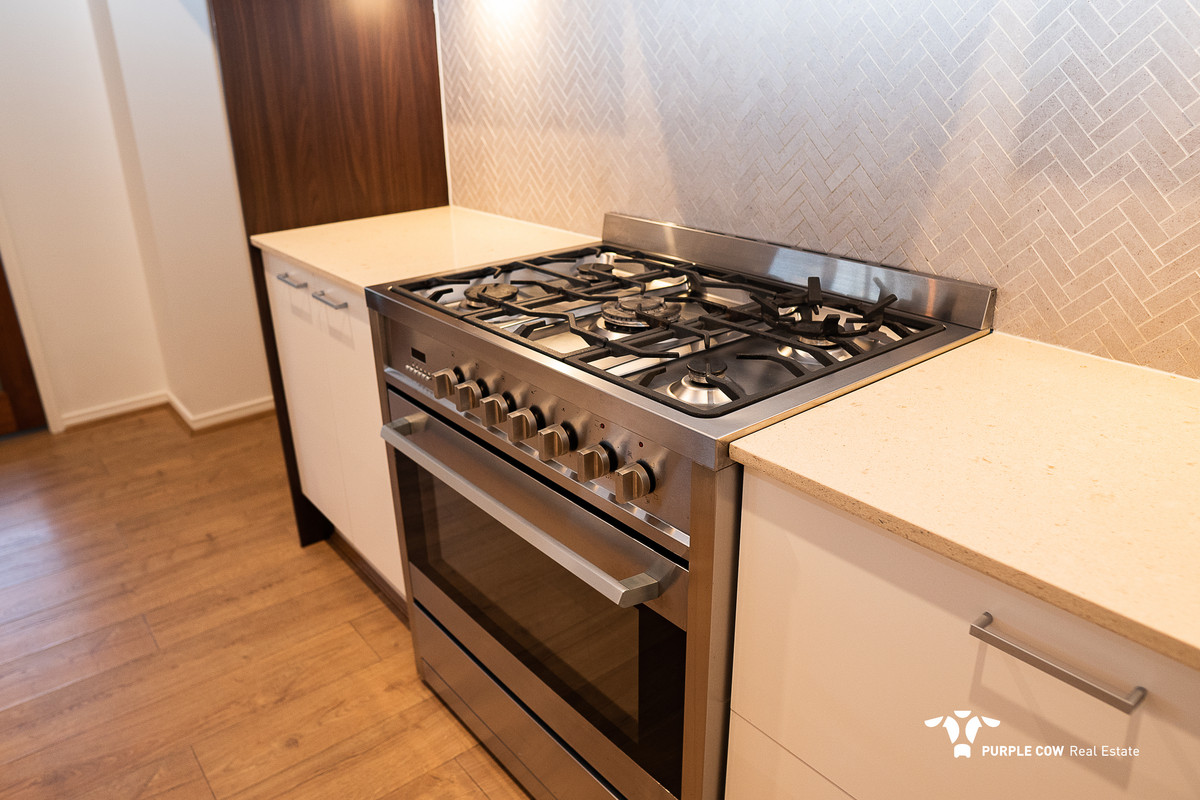 Rental: Spring Mountain, QLD, 4300 photo-6